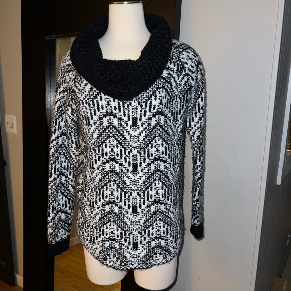 Abercrombie & Fitch Off Shoulder/Cowl Black & White Sweater - Medium